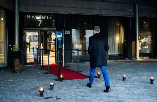 Medlemmar anländer