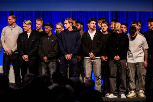 Herrlaget på scenen