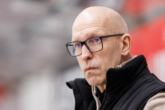 Modos huvudtränare Fredrik Andersson
