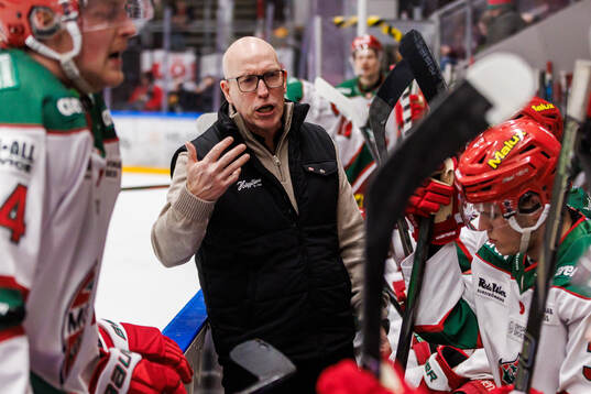 Modos huvudtränare Fredrik Andersson