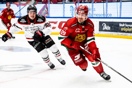 Nybro Vikings Olli Nikupeteri och Moras Connor Maceachern