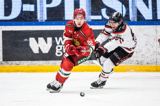 Moras Mikkel Eriksen och Nybro Vikings Gabriel Säll
