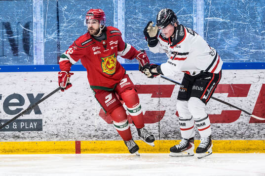 Moras Brayden Tracey och Nybro Vikings Julius Bergman