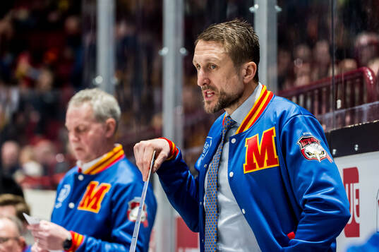 Malmö Redhawks tränare Tomas Kollar deppar