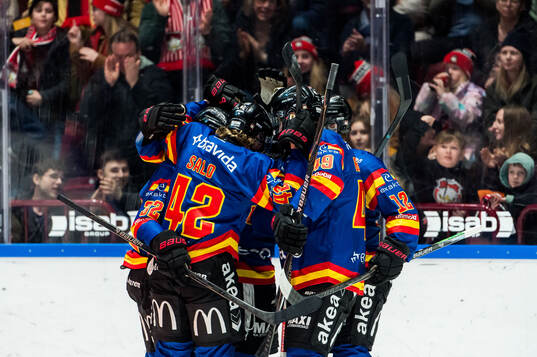 Malmö Redhawks spelare jublar