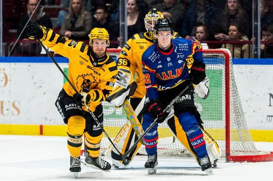 Skellefteås Viktor Grahn och målvakt Strauss Mann och
