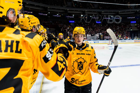 Skellefteås Victor Stjernborg jublar