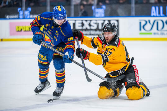 Djurgårdens Håvard Salsten och Luleås Linus Omark