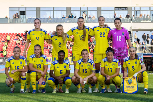 The starting eleven of Sweden pose for a photo