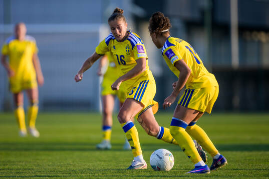 Filippa Angeldahl and Felicia Schröder of Sweden