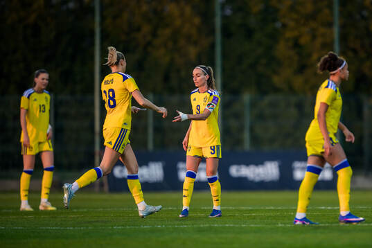 Bella Andersson, Fridolina Rolfö, Kosovare Asllani and