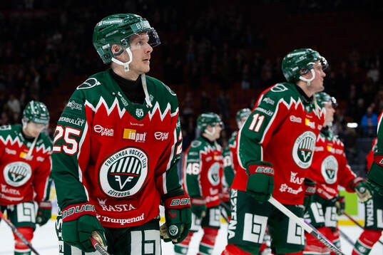 Frölundas Arttu Ruotsalainen tackar publiken