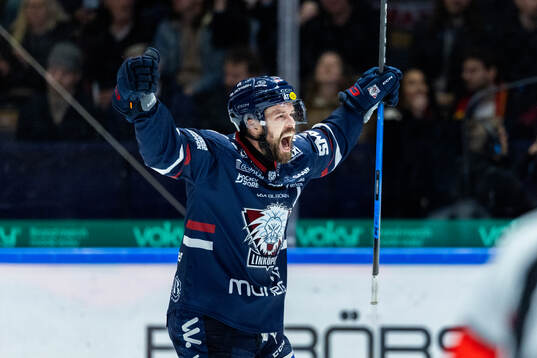 Linköpings Oscar Fantenberg jublar