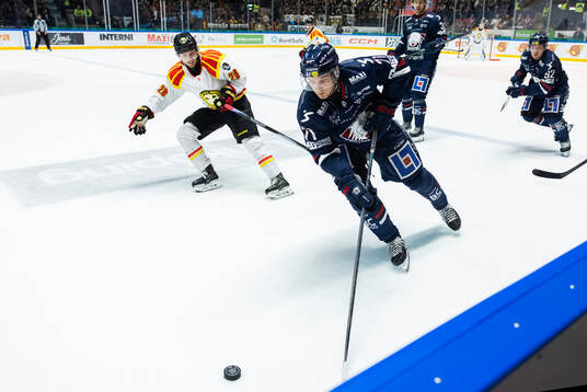 Brynäs Johannes Kinnvall och Linköpings Eskild Bakke Olsen
