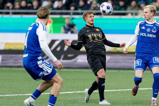 GAIS Kevin Holmén och IFK Norrköpings Fabian Holst-Larsen