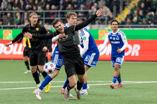 Straff när GAIS Max Andersson rivs ner av Norrköpings