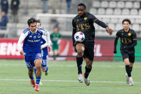 IFK Norrköpings Noel Sernelius och GAISs Shalom Ekong