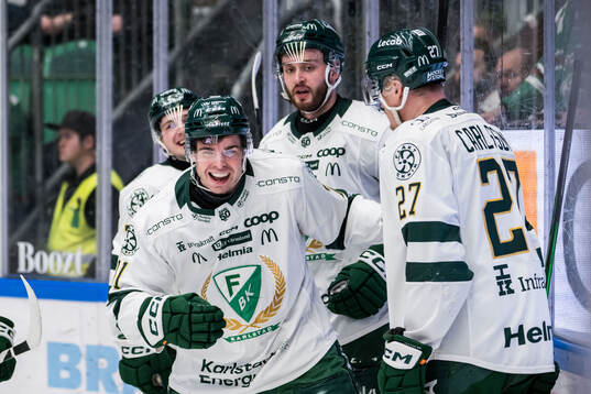 Färjestads Viktor Lodin jublar
