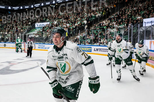 Färjestads Viktor Lodin jublar