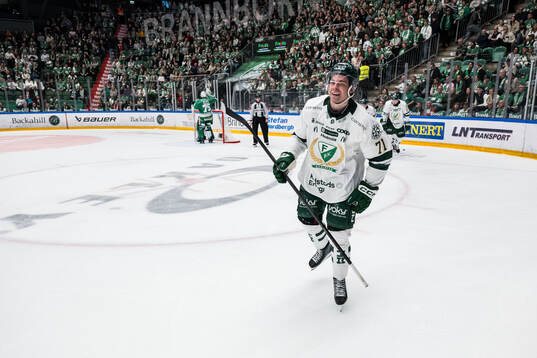 Färjestads Viktor Lodin jublar