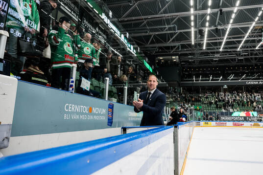 Färjestads tränare Cam Abbott jublar