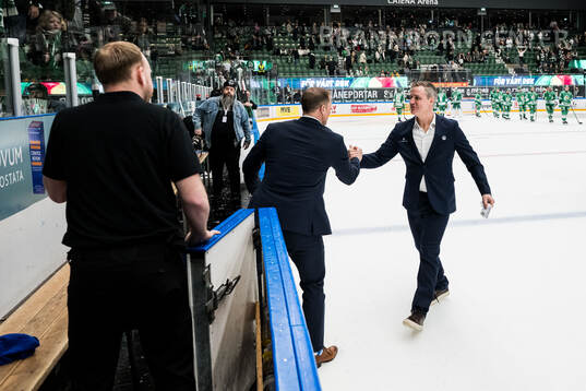 Färjestads tränare Cam Abbott och Rögles tränare Dan