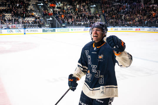 Växjös Manuel Ågren jublar