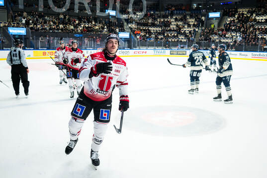 Örebros Luke Martin jublar