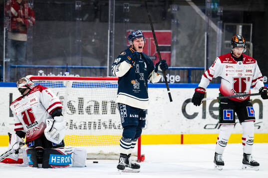 Örebros målvakt Jhonas Enroth deppar och Växjös Dennis