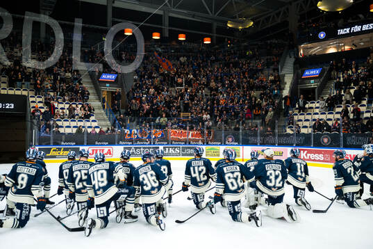 Växjös spelare och supportrar jublar