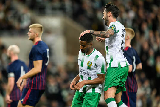 Hammarbys Paulos Abraham och Nahir Besara jublar
