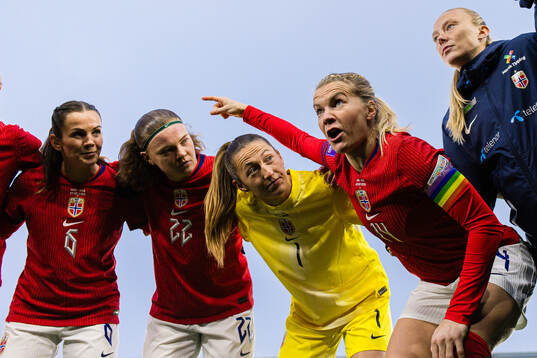 Tuva Hansen, Signe Gaupset, goalkeeper Cecilie Hauståker