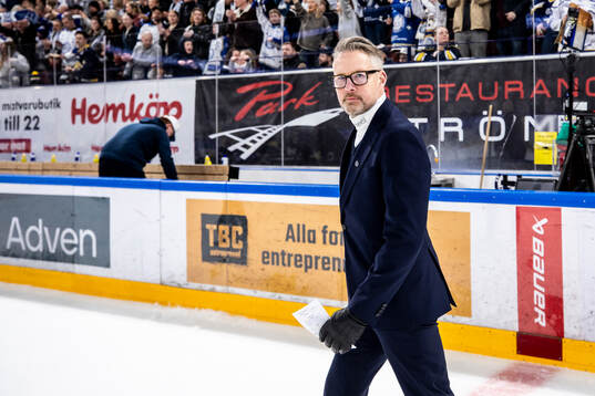 Leksands tränare Johan Hedberg jublar