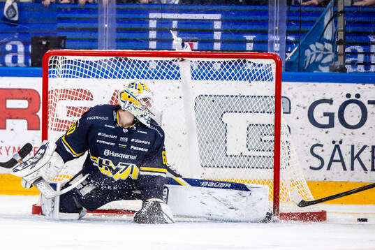 HV71s målvakt Felix Sandström