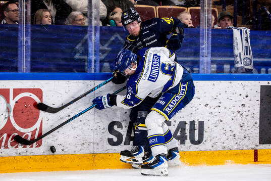 HV71s Oskar Stål-Lyrenäs och Leksands Alexander Lundqvist