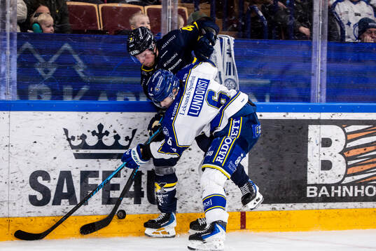 HV71s Oskar Stål-Lyrenäs och Leksands Alexander Lundqvist