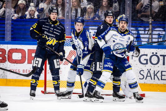 HV71s Linus Lindström och Leksands Tinus Luc Koblar och