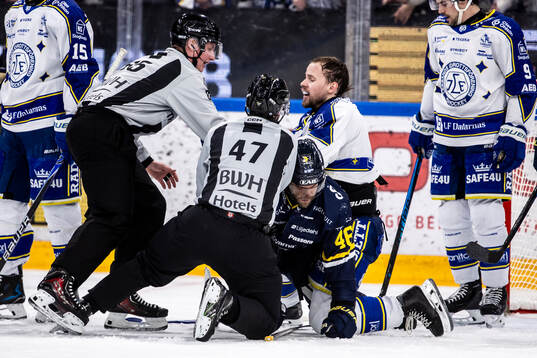 Leksands Fred Nilsson och HV71s Joona Luoto
