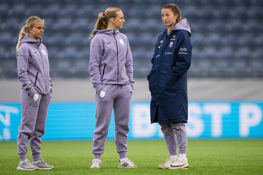 Emilie Woldvik, goalkeeper Sunniva Skoglund and goalkeeper