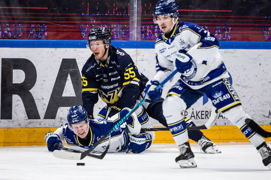 Leksands Tinus Luc Koblar och HV71s Andreas Borgman