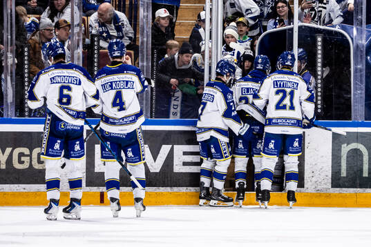 Leksands Arvid Eljas får hjälp av isen