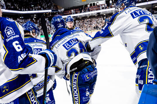 Leksands Arvid Eljas får hjälp av isen