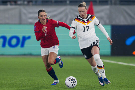 Tuva Hansen of Norway and Franziska Kett of Germany