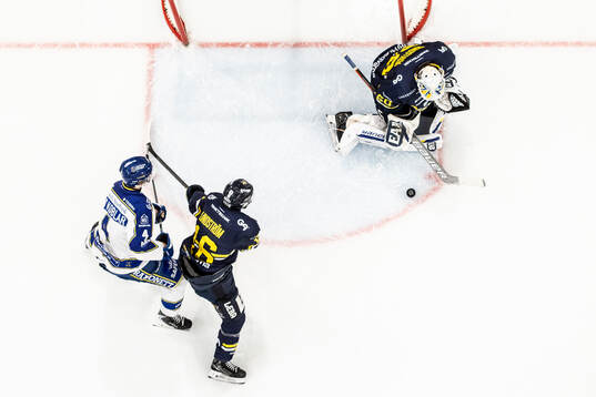Leksands Tinus Luc Koblar och HV71s Linus Lindström och