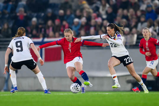 Julie Blakstad of Norway and Jule Brand of Germany