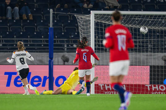 Vivien Endemann of Germanyscores 0-3