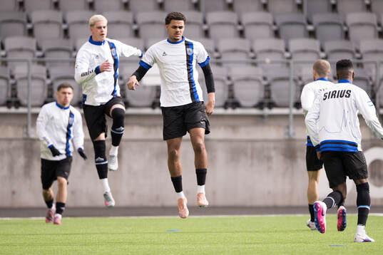 Sirius spelare värmer upp