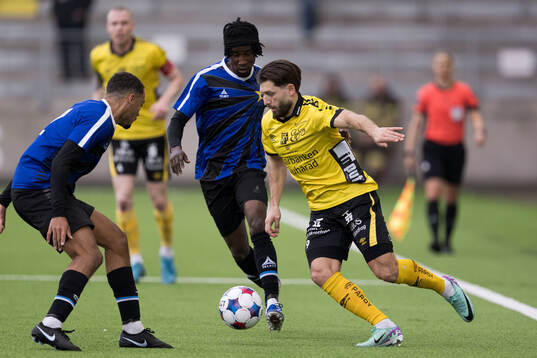 Elfsborgs Arber Zeneli och Sirius Odera Samuel Onuchukwu
