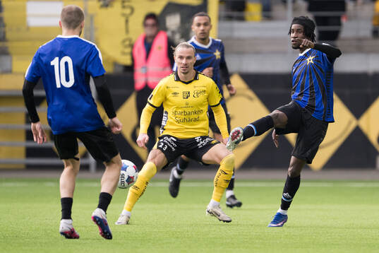 Elfsborgs Niklas Hult och Sirius Odera Samuel Onuchukwu