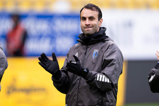 Sirius tränare Andreas Engelmark jublar